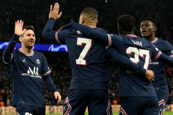 Menurut CUP, raksasa Prancis hanya gemar mengoleksi pemain bintang, namun tak berdampak pada prestasi klub. Sebagai contohnya,, PSG tersingkir dari Coupe de France setelah didepak oleh Nice melalui drama adu penalti Senin lalu.