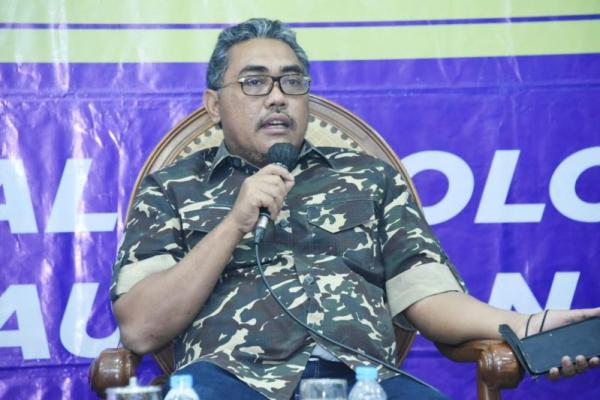 Jadi, begitu mendengar KSAD ingin merekrut santri, saya sudah tidak kaget lagi, sebab memang anak-anak santri sudah dilirik TNI sejak dulu.