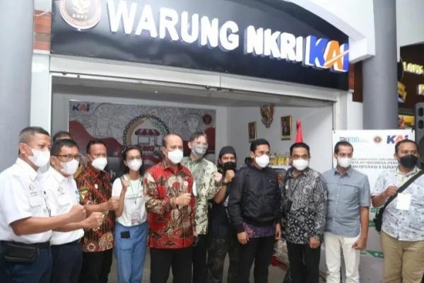 KAI dan BNPT bekerja sama dalam pemanfaatan aset perusahaan bagi mitra binaan BNPT, yakni mitra deradikalisasi dan penyintas untuk berwirausaha di stasiun, dan didirikanlah Warung NKRI yang artinya Wadah Akur Rukun Usaha Nurani Gelorakan NKRI