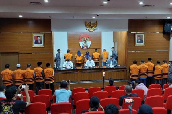 Penetapan tersangka ini merupakan pengembangan kasus dugaan suap yang sebelumnya telah menjerat mantan Bupati Muara Enim, Ahmad Yan