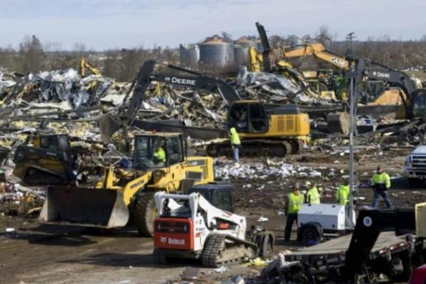 Gubernur Andy Beshear mengatakan 74 kematian telah dikonfirmasi di negara bagian tenggara dan tersedak ketika dia mengatakan kepada wartawan bahwa kematian berkisar antara usia lima bulan hingga 86.