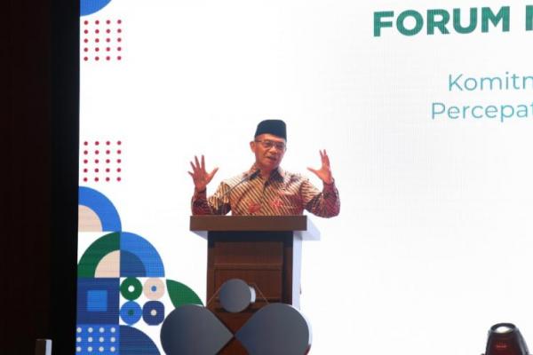 Menteri Koordinator Pembangunan Manusia dan Kebudayaan (Menko PMK) Muhadjir Effendi, menanggapi tuntutan hukuman mati dan kebiri kimia yang ditetapkan kepada Herry Wirawan, pelaku pemerkosa 13 santriwati.