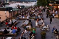 Rawat Inap Meningkat, Swedia Perluas Aturan Vaksinasi COVID-19