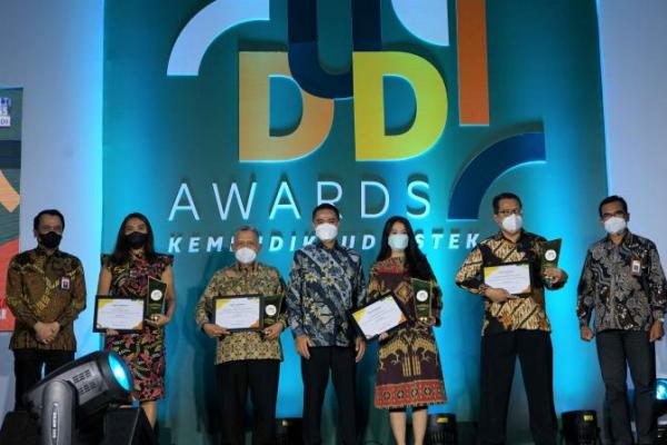 Sebanyak 40 DUDI berhasil meraih penghargaan atas dedikasi dalam pembangunan pendidikan vokasi di Tanah Air.