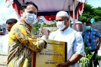 Ketua Natal Nasional 2021 Berbagi Kasih untuk Komunitas Masyarakat di Ambon