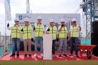 Collins Boulevard Topping Off Tower Pertama, Hyde Residence