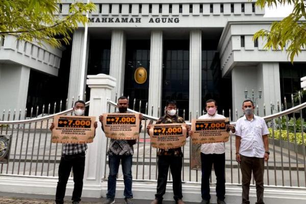 Forum LSM Aceh serahkan petisi ke MA agar agar segera mengambil alih eksekusi kasus PT Kallista Alam (PT KA).