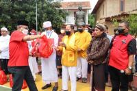 Aksi Konkret, Puan Maharani Bagikan Ribuan Paket Sembako di Banten