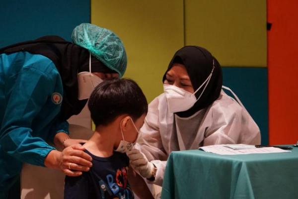 Startup di bidang health tech, SehatQ, bersama Dinas Kesehatan Kabupaten Tangerang menggelar vaksinasi Covid-19 di pusat perbelanjaan QBig BSD City, Tangerang Banten pada 22-23 Desember 2021.