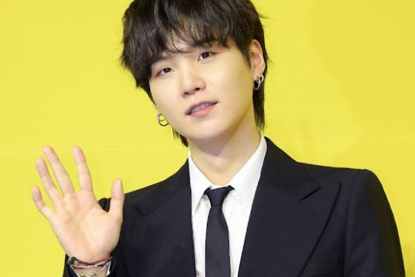 Personil grup K-Pop BTS, Suga, akhirnya dinyatakan sembuh dari Covid-19 pada Senin (3/1), setelah mengalami positif virus itu pada 24 Desember 2021 lalu.