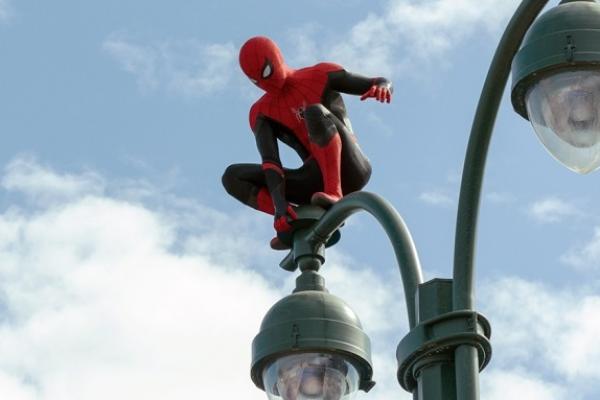 Film superhero Marvel, `Spiderman: No Way Home` melanjutkan dominasinya di Box Office. Film aksi yang dibintangi oleh Tom Holland itu kembali berada di puncak daftar tiga minggu berturut-turut.
