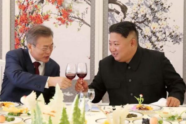 Dalam pidatonya sendiri pada Malam Tahun Baru, pemimpin Korea Utara Kim Jong Un tidak menyebutkan seruan Moon untuk sebuah deklarasi yang secara resmi mengakhiri Perang Korea 1950 hingga 1953, atau pembicaraan denuklirisasi yang terhenti dengan Amerika Serikat.