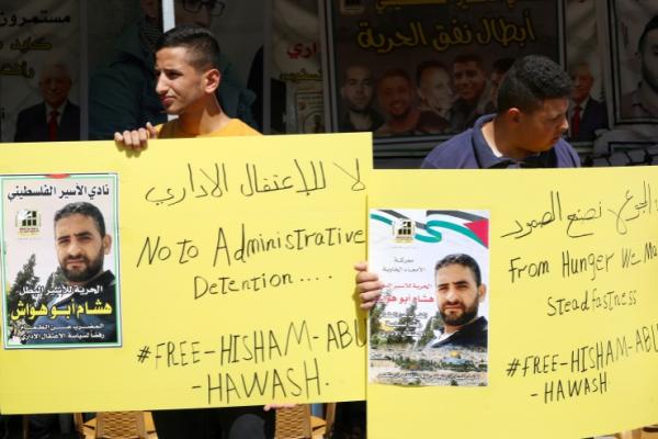 Tahanan Palestina yang ditahan tanpa pengadilan atau dakwaan, melancarkan boikot terhadap pengadilan militer Israel di Tepi Barat.