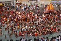 1 Juta Warga India Tetap Gelar Ritual di Sungai Gangga