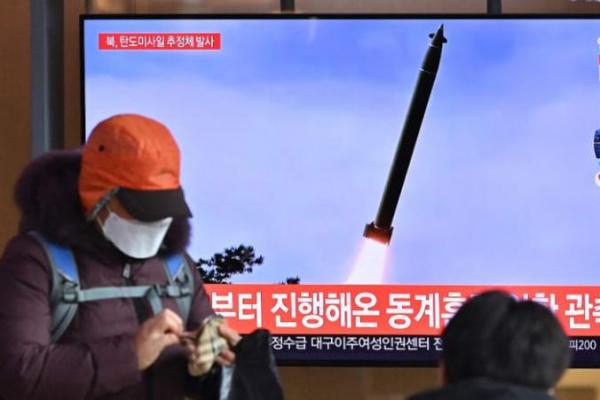 Peluncuran rudal balistik yang dicurigai terdeteksi sekitar pukul 7.27 pagi dari daerah pedalaman Korea Utara menuju laut di lepas pantai timurnya, Kepala Staf Gabungan Korea Selatan (JCS) mengatakan dalam sebuah pernyataan.