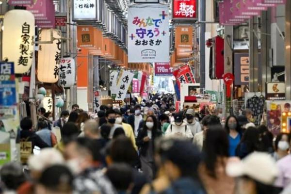 Kasus baru berjumlah 2.198 di ibu kota Tokyo, sementara prefektur barat Osaka mencatat 1.711, hampir tiga kali lipat dari hari sebelumnya. Itu menandai level tertinggi sejak awal September.