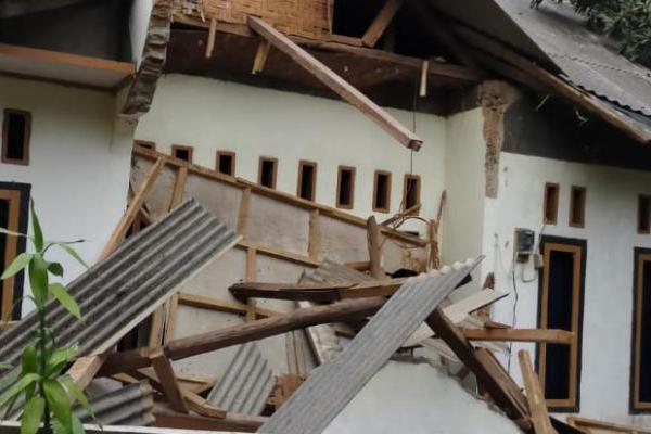 Data kerusakan paling banyak adalah di Kabupaten Pandeglang dengan total rumah rusak berat ada sebanyak 26 unit, rusak sedang 33 unit, rusak ringan 131 unit.