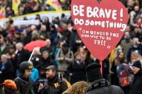 Ribuan Warga Belanda Turun Jalan Protes Kebijakan Pemerintah Tangani COVID-19