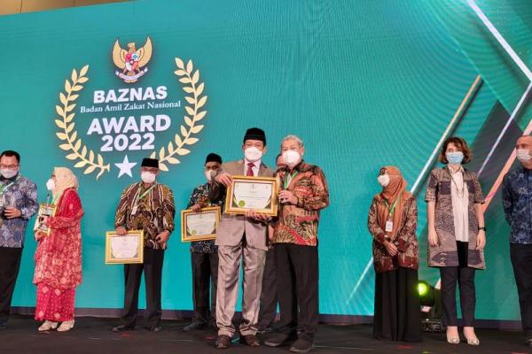 Universitas Muhammadiyah Prof. DR. HAMKA (Uhamka) meraih anugerah Baznas Award 2022, dalam kategori Lembaga Pendidikan Pendukung Literasi Zakat.
