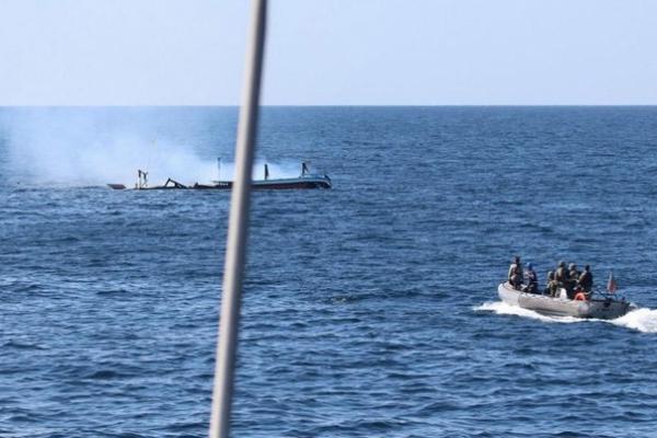 Pihak berwenang mengatakan, kapal itu sebelumnya telah disita di lepas pantai Somalia dan ditemukan tahun lalu memuat ribuan senapan serbu dan peluncur roket, di antara senjata lainnya.