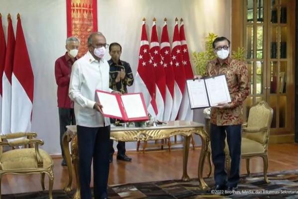 Perjanjian ini akan mempermudah Indonesia menangkap pelaku tindak pidana yang bersembunyi di Singapura, seperti buronan korupsi, narkotika, hingga terorisme.
