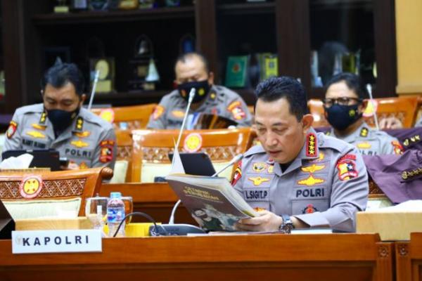 Selama setahun, Kapolri juga telah melakukan setapak perubahan untuk mewujudkan Polri yang Presisi. Dengan, memaksimalkan fungsi pokok Polri yang melayani, melindungi dan mengayomi masyarakat.
