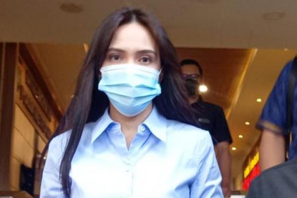 Shandy Aulia jalani pemeriksaan di Polda Metro Jaya dalam kasus dugaan pencemaran nama baik.