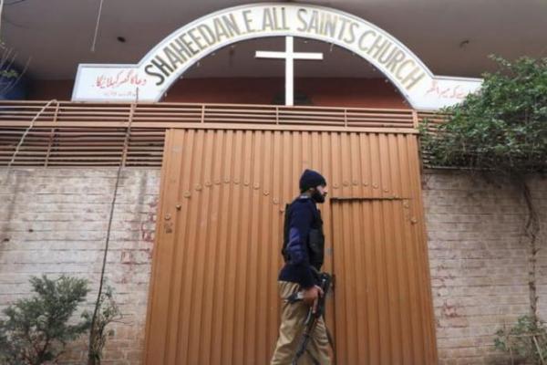 Orang-orang bersenjata menembak dan membunuh Pendeta William Siraj dan melukai seorang pendeta Kristen lainnya 