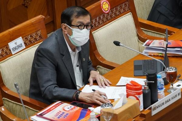 Menteri Hukum dan HAM RI, Yasonna H. Laoly menegaskan pemerintah terus berkomunikasi dengan DPR RI agar proses ratifikasi Perjanjian Ekstradisi Indonesia-Singapura dapat segera diselesaikan.