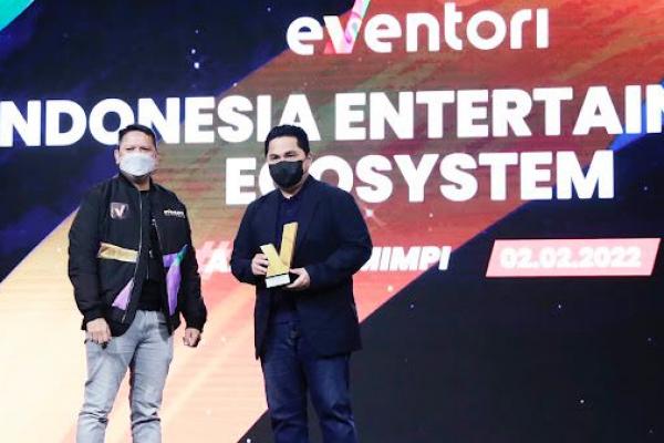 Eventori memberikan penghargaan kepada 2 tokoh Erck Thohir dan Glenn Fredly dalam industri hiburan Tanah Air.