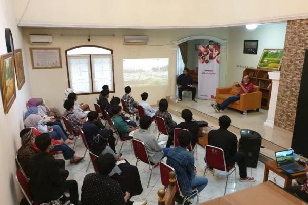 Kontributor utama pembangunan sebuah daerah seperti Medan lewat Tembakau Deli dan Jember melalui Tembakau Besuki Na Oogst.