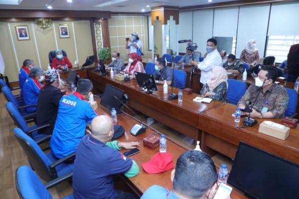 Menaker kemudian menjelaskan secara gamblang terkait dengan latar belakang keluarnya Permenaker 2/2022, tujuan dan maksud, serta hal-hal yang terkait dengan JHT dan Jaminan Kehilangan Pekerjaan (JKP).