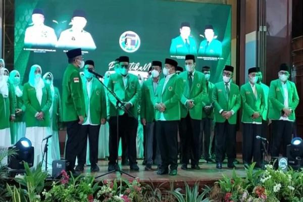 Kader PPP harus lebih dekat dengan ulama dan pesantren, karena PPP dilahirkan oleh para ulama dan pimpinan pesantren.