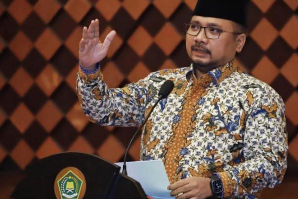 Menteri masuk dalam hal sangat teknis dan terkesan kurang kerjaan dengan membiarkan fungsi Agama yang menjadi tupoksinya.