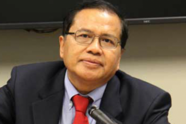 Dulu awal-awal PAN berdiri, beliau ini aktif walaupun tidak terdaftar di akta pendirian. Tetapi dia aktif sekali untuk mendirikan yang namanya Partai Amanat Nasional.
