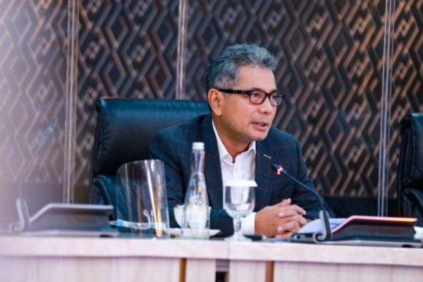 #KomitmenUntukRakyat ramai diperbincangkan netizen di Twitter pada Sabtu (5/3). Lebih dari 10 ribu cuitan meramaikan jagat Twitter hingga menjadi trending topic no 8.