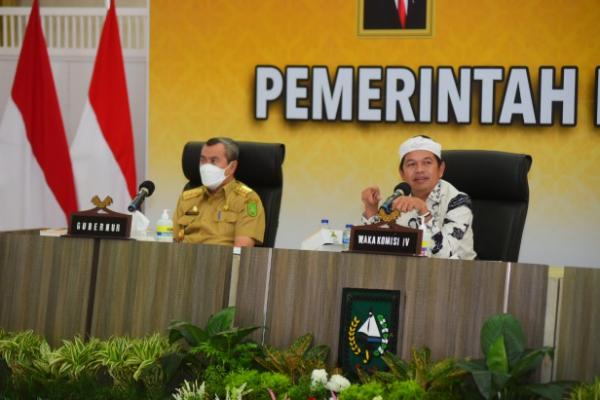 Wakil Ketua Komisi IV DPR RI Dedi Mulyadi memberikan sejumlah catatan terkait penyelesaian penertiban kebun sawit ilegal di kawasan hutan Provinsi Riau.
