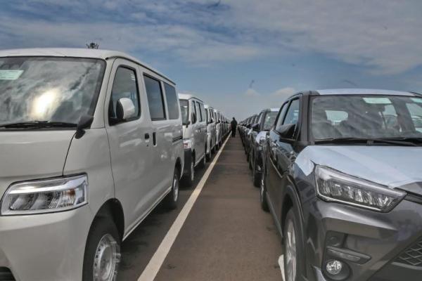 Presiden Jokowi menyampaikan optimisme kegiatan ekspor kendaraan melalui Car Terminal Pelabuhan Patimban akan terus meningkat ke depannya.