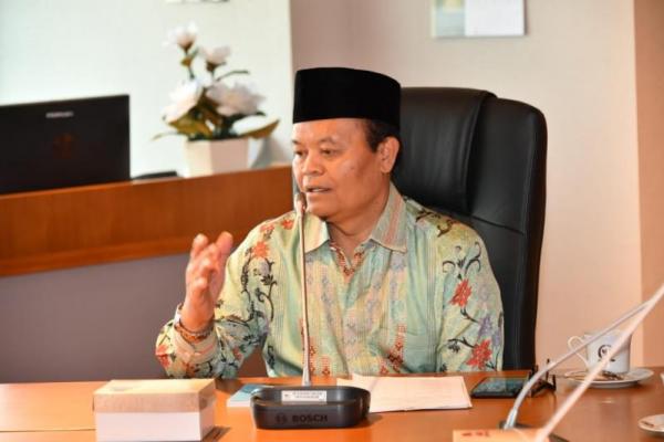 Hidayat Nur Wahid mendukung sikap Muhammadiyah, Majelis Ulama Indonesia (MUI) dan Aktivis HAM yang mengkritik kriteria penceramah radikal oleh BNPT.