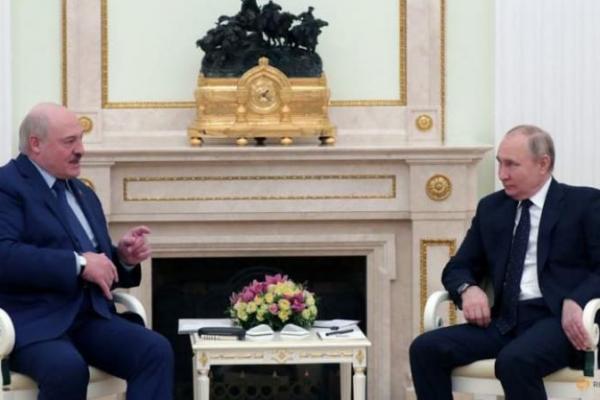  Presiden Alexander Lukashenko berencana untuk bertemu dengan Presiden Rusia Vladimir Putin pada hari Jumat.