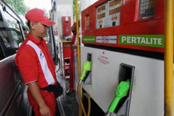 PT Pertamina (Persero) resmi menurunkan tiga harga bahan bakar minyak (BBM) non subsidi pada malam 31 Agustus 2022.