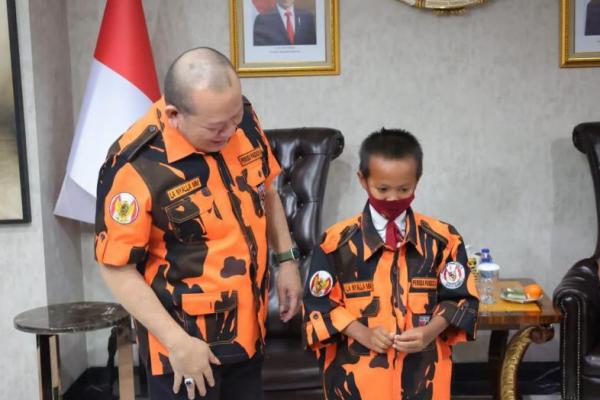 Karena itu saya apresiasi cita-cita Fadil, seorang anak yang masih polos ingin menjadi bagian dari Pemuda Pancasila. Dimana komitmen PP dalam menjaga dan melestarikan nilai-nilai Pancasila tidak diragukan lagi.