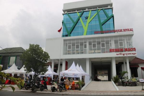 Perpustakaan Nasional (Perpusnas) mengalokasikan anggaran melalui Dana Alokasi Khusus (DAK), untuk membangun gedung Perpustakaan Umum Kabupaten Boyolali, Remen Maos.