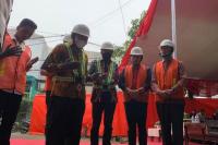 Gubernur Ali Baal Meletakkan Batu Pertama Pembangunan Asrama Mahasiswa Sulbar di Jakarta 