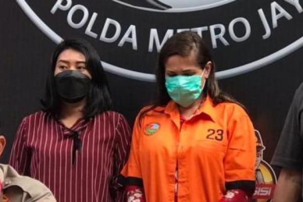 DJ seksi dan cantik Chantal Dewi ditangkap polisi terkait narkoba jenis sabu.