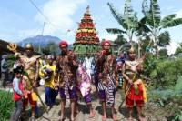 Lestarikan Ritual Merti Dusun, Petani Tembakau Desa Tlilir Gelar Tradisi Srobong Gobang