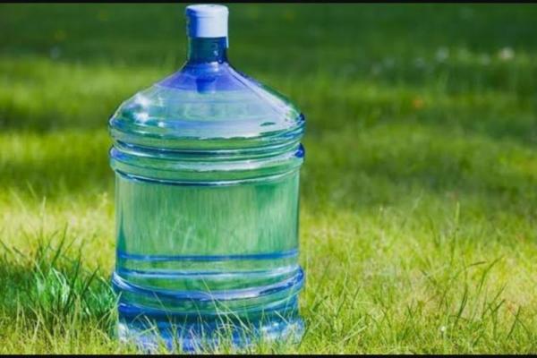 Air minum yang tidak mengandung mineral atau hanya mengandung sedikit mineral akan lebih bermanfaat bagi tubuh