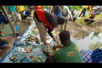 Sampah Plastik 10 Perusahaan Mamin Cemari Muara Sungai Wonorejo
