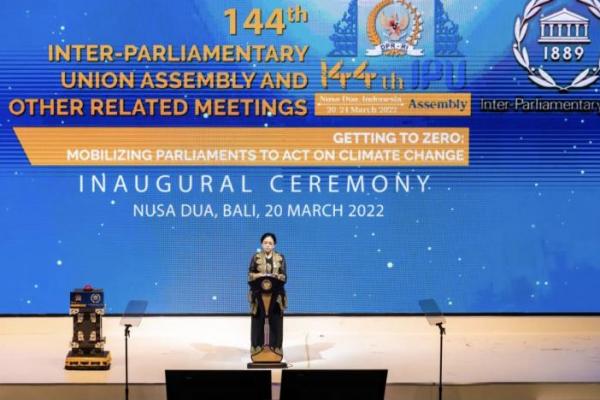 Ketua DPR RI Puan Maharani menyambut seluruh delegasi peserta 144th IPU Assembly & Related Meetings. Ia pun menekankan pentingnya perdamaian global di pembukaan forum parlemen internasional itu.