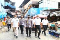 Kapolri Pastikan Stok Minyak Goreng Curah untuk Warga Pasar Minggu Aman